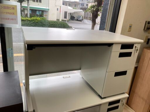 片袖デスク　plus　カギ付き　１２０ｃｍ　チェアとセット購入で１０％OFF