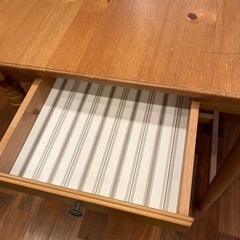 折りたたみテーブルの画像