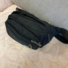 未使用　黒　ウエストポーチ　カバー付きの画像