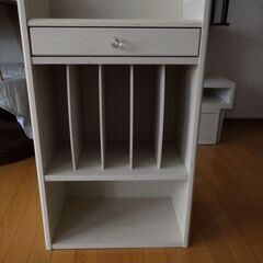 格安！店舗受け渡し可能　キッズ収納　キャビネット　子供用　多目的ラック　絵本棚付き　白/ホワイトの画像
