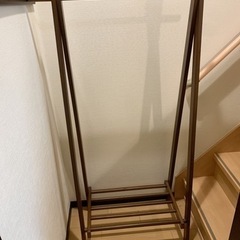 木製衣装ラックの画像