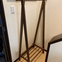 木製衣装ラックの画像