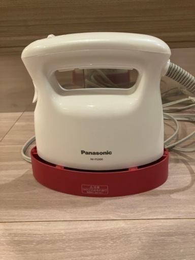 パナソニックのスチーマースチームアイロンNI-FS300 (NI-FS420の前の物)