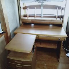 美品 コイズミ勉強机  無料でお譲り致します。
