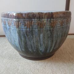 火鉢（昭和レトロな陶器製）の画像