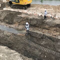 一般土木工事(テトラポット作成等)　手元作業員の画像