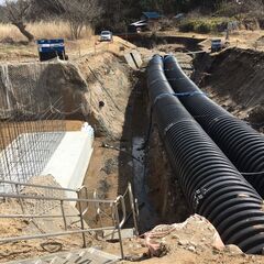 一般土木工事(テトラポット作成等)　手元作業員の画像