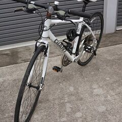 GIANT ESCAPE R3(ジャイアント エスケープR3)人気のホワイト　安心の定番クロスバイク！　変速：3×8ｓ　サイズ：S（身長160-175ｃｍ）　格安！の画像