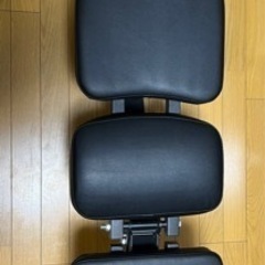 STEADYトレーニングベンチとダンベルの画像