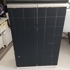 扉付き本棚　使用感・傷等あり