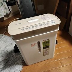 【引っ越し譲り・美品】アイリスオーヤマ シュレッダーIRIS O...