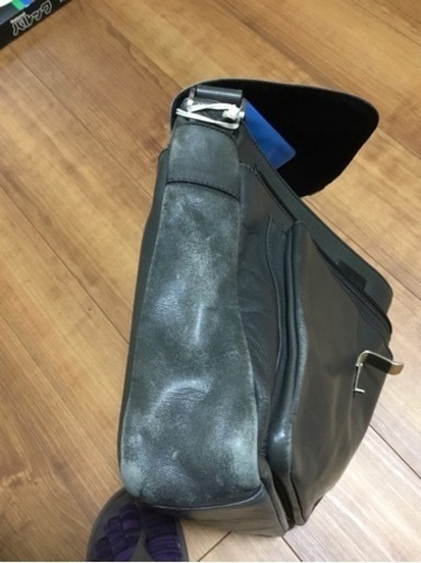 革製ショルダーバッグ
