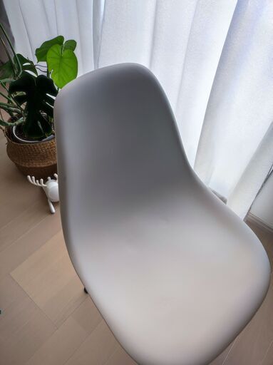 【良品】イームズチェア　白　スチール脚