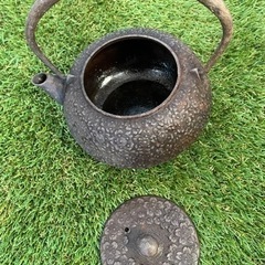 鉄製  急須　桜　(刻印あり)の画像