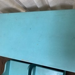 子供用　2人掛け机と椅子2脚　木製の画像