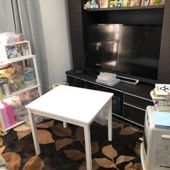 子ども用テーブルと椅子2脚のセット