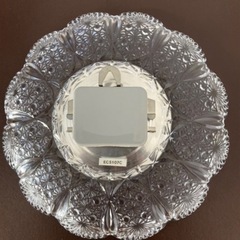 HOYA ( ホヤ ) 社のクリスタルガラス製の時計の画像