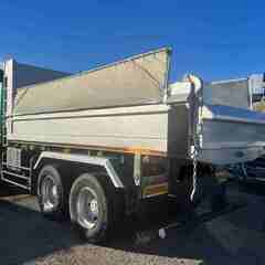 【1年車検付き】日野プロフィア 　ダンプ　 　型式PK-FS1EKJA　最大積載量9,000kg　走行距離95万km   シフト7速　平成17年式の画像