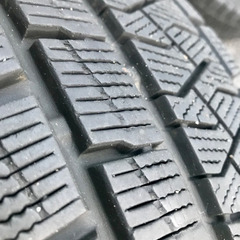 スタッドレスタイヤ 日産の画像