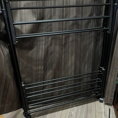 折り畳めるハンガーラック