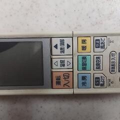 エアコンのリモコンのみ。