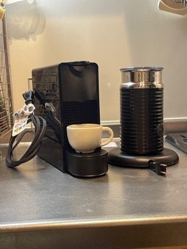 【2点お得価格!】ネスプレッソ　コーヒーメーカー c30＋ミルクフォーム作り機