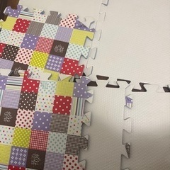 2500円にて購入クッションマット　9枚入りの画像