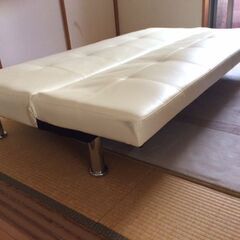 ソファーベッド　中古（合皮）の画像