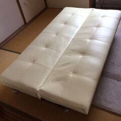 ソファーベッド　中古（合皮）の画像