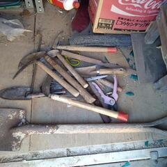 草刈り、スコップ等