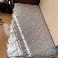 (取引者決定済)シングルベッド　マットレス付きの画像