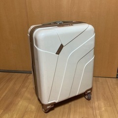 スーツケース　ベージュ