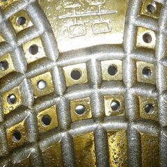 穴あき　新品　鉄板　２８ｃｍ　ジンギスカン鍋　焼肉　バーべキュー　アウトドア　キャンプの画像