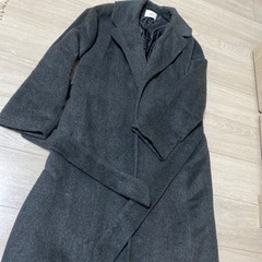 urs グレーのロングコートの画像