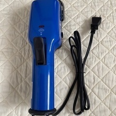 スチームアイロン。スチームブラシ。品番SY-15。新品。箱・取説無。ハンガーに吊るしたままでシワ伸ばし可能と記載されてました。新品なので動作確認していません。の画像