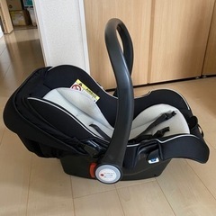 新生児から使えるチャイルドシートの画像