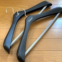 プラスチック製ハンガー2本
