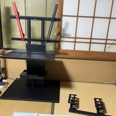 EQUALS 壁寄せテレビスタンド 65V型で使ってました。