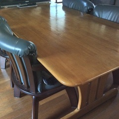 【お取引先が決まりましたので終了】ダイニングテーブル 、回転椅子4脚のセットの画像
