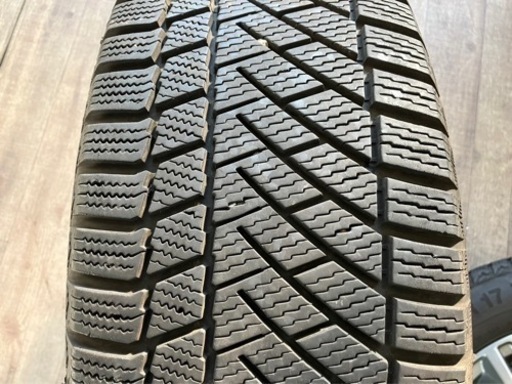 ☆ベンツ GLA スタッドレスタイヤ 215/60R17 T☆