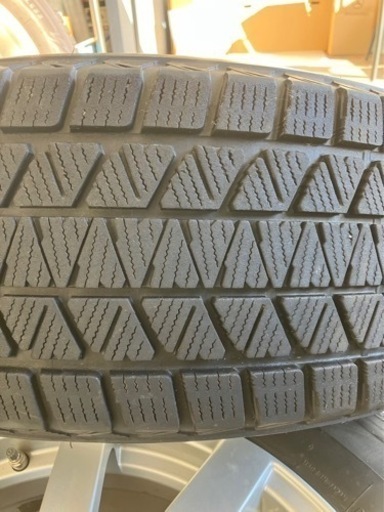 ☆アウディ Q7 スタッドレスタイヤ 235/65R18 106Q☆