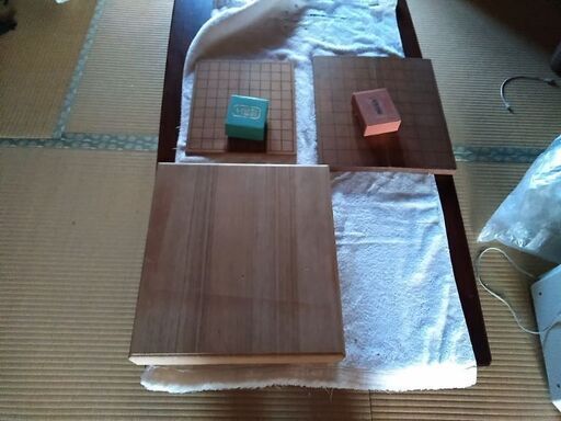 将棋盤3枚と駒2組みです。