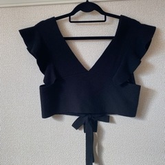 フリルニットベスト黒の画像