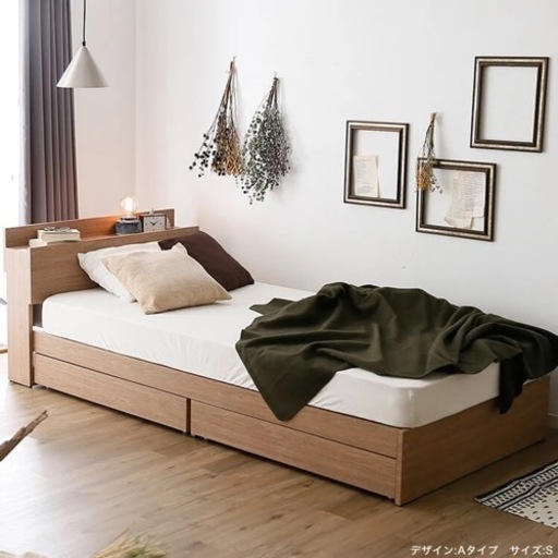 クイーンサイズのベッドフレーム・マットレス