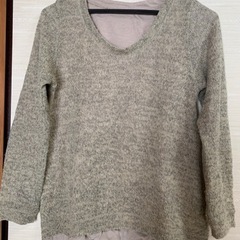 ベージュニット