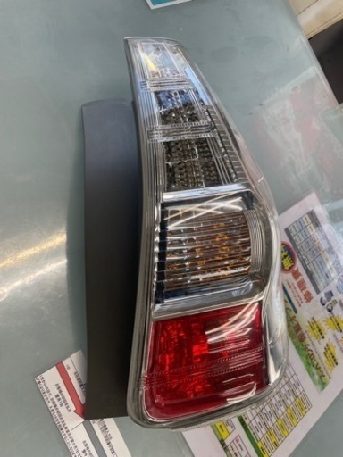 ZVW41 テールランプ