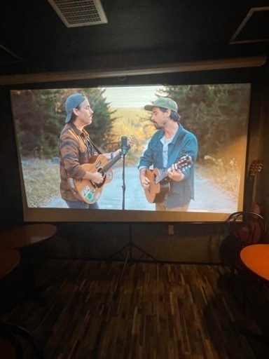 大型プロジェクタースクリーン