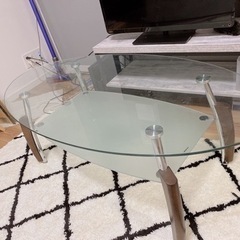 ガラステーブルの画像