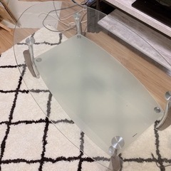 ガラステーブルの画像