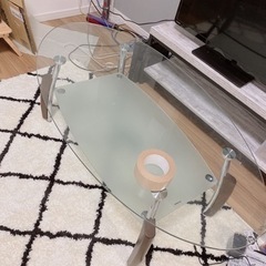 ガラステーブルの画像
